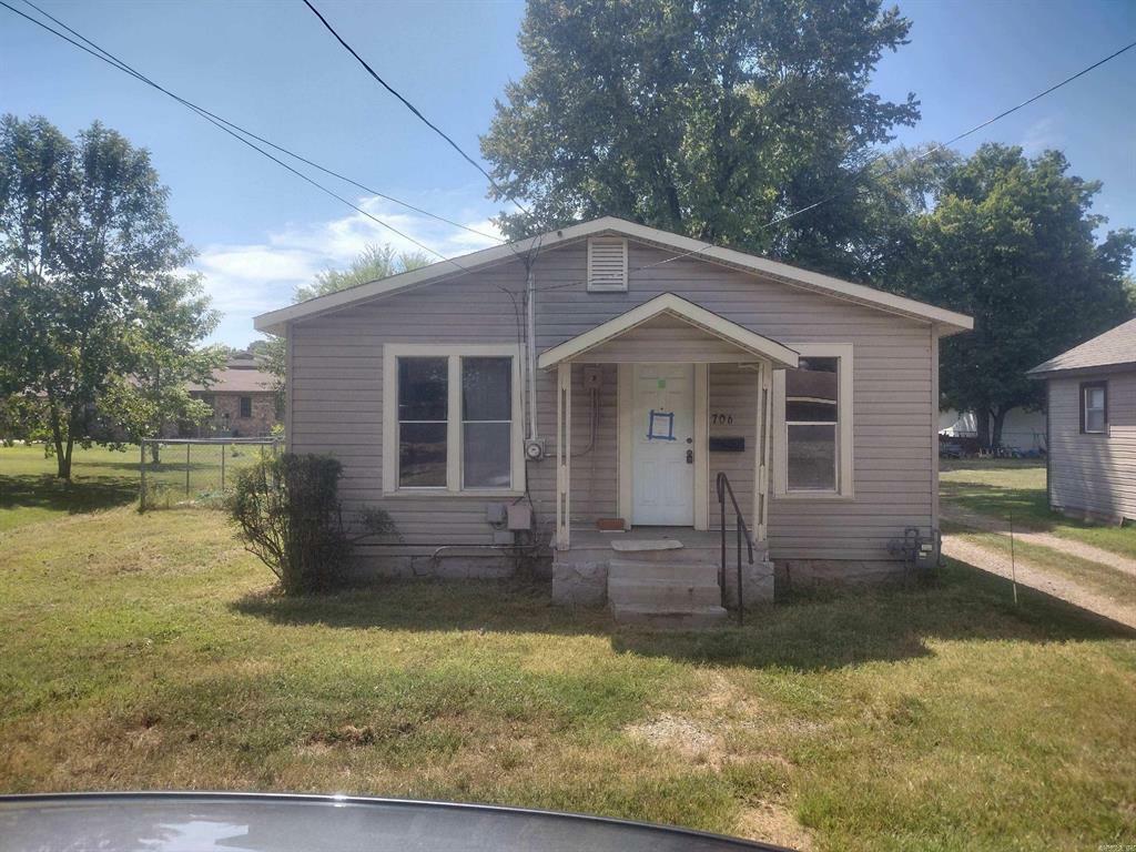 Property Photo:  706 Ash Street  AR 72830 