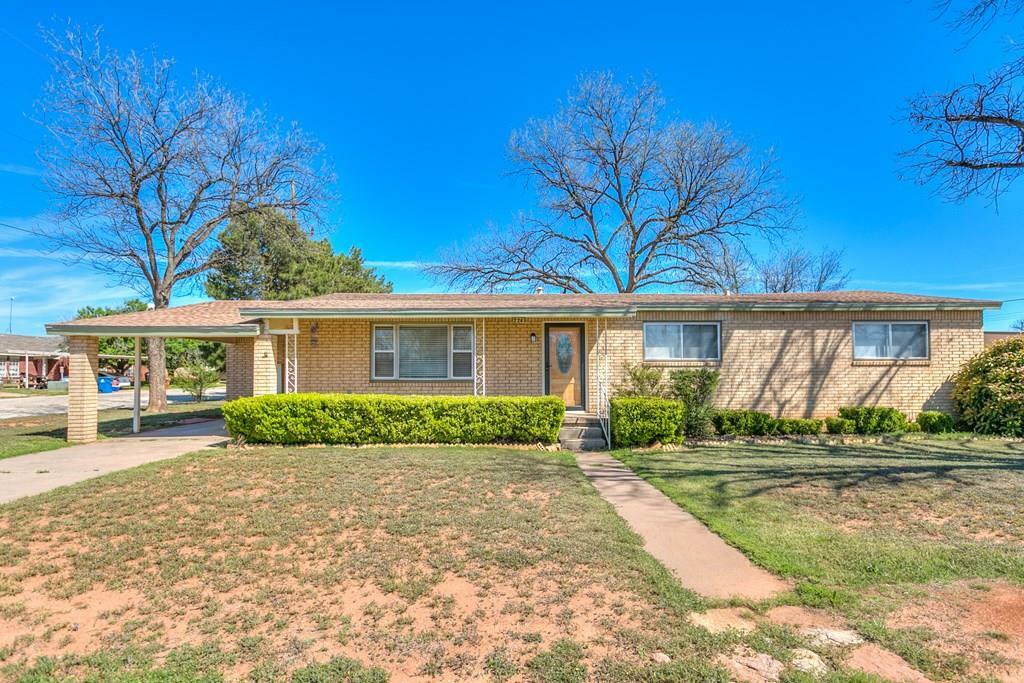 Property Photo:  224 W Holmes Ave  TX 76933 