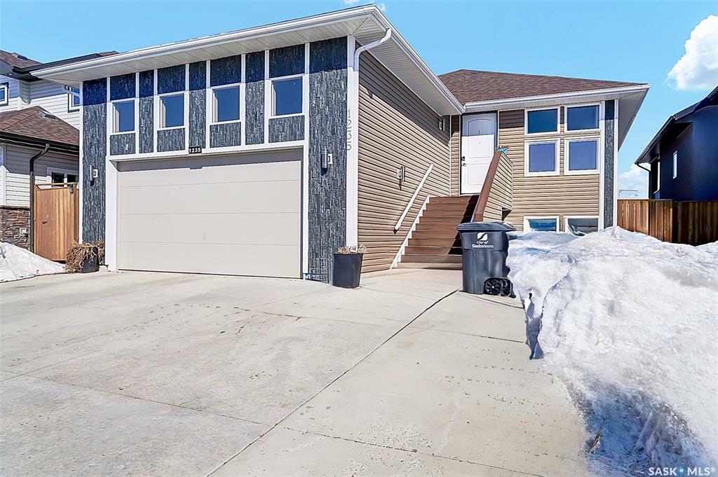 Property Photo:  1235 Hargreaves Way  SK S7R 0G9 
