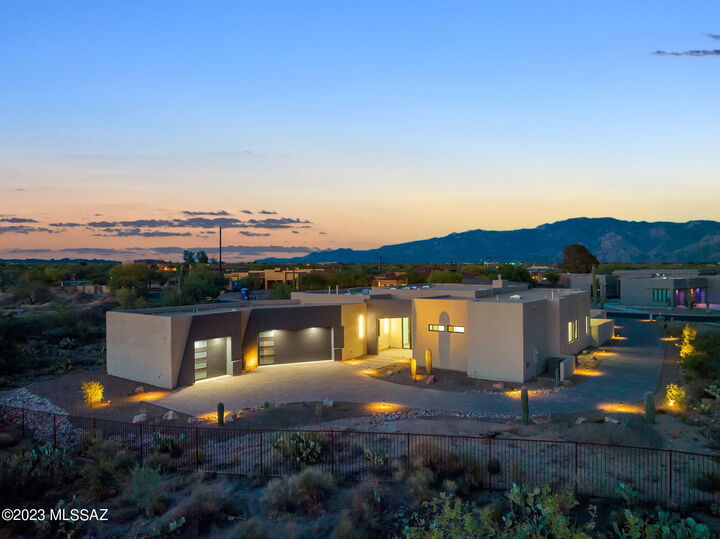 Property Photo:  11932 N Vista Del Sol  AZ 85742 