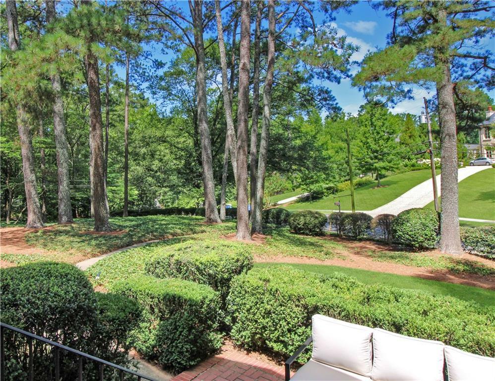 Property Photo:  924 Peachtree Battle Avenue NW  GA 30327 