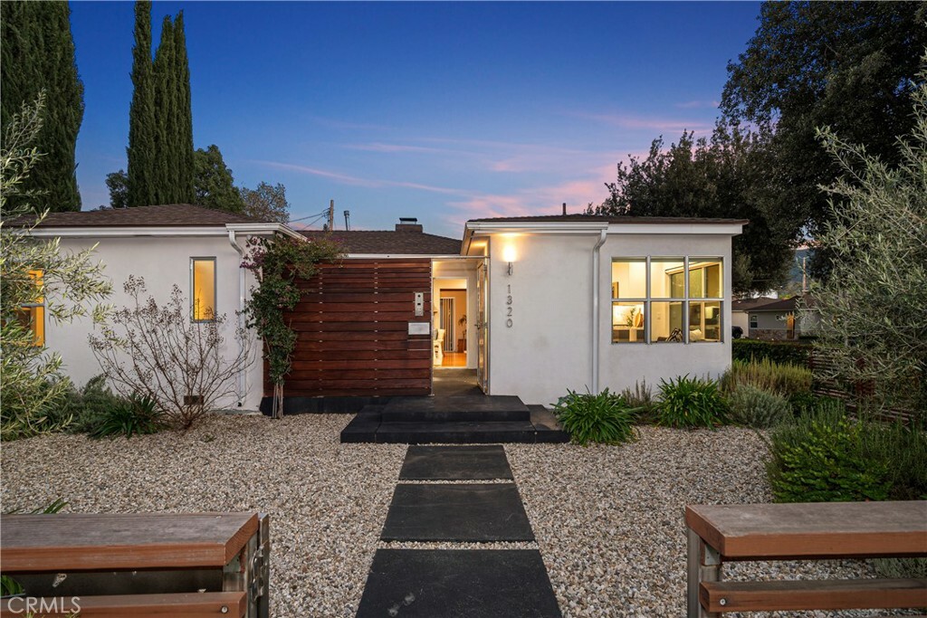 1320 W Oak Street  Burbank CA 91506 photo