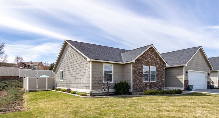 Property Photo:  7202 Crown Crest Avenue  WA 98903 