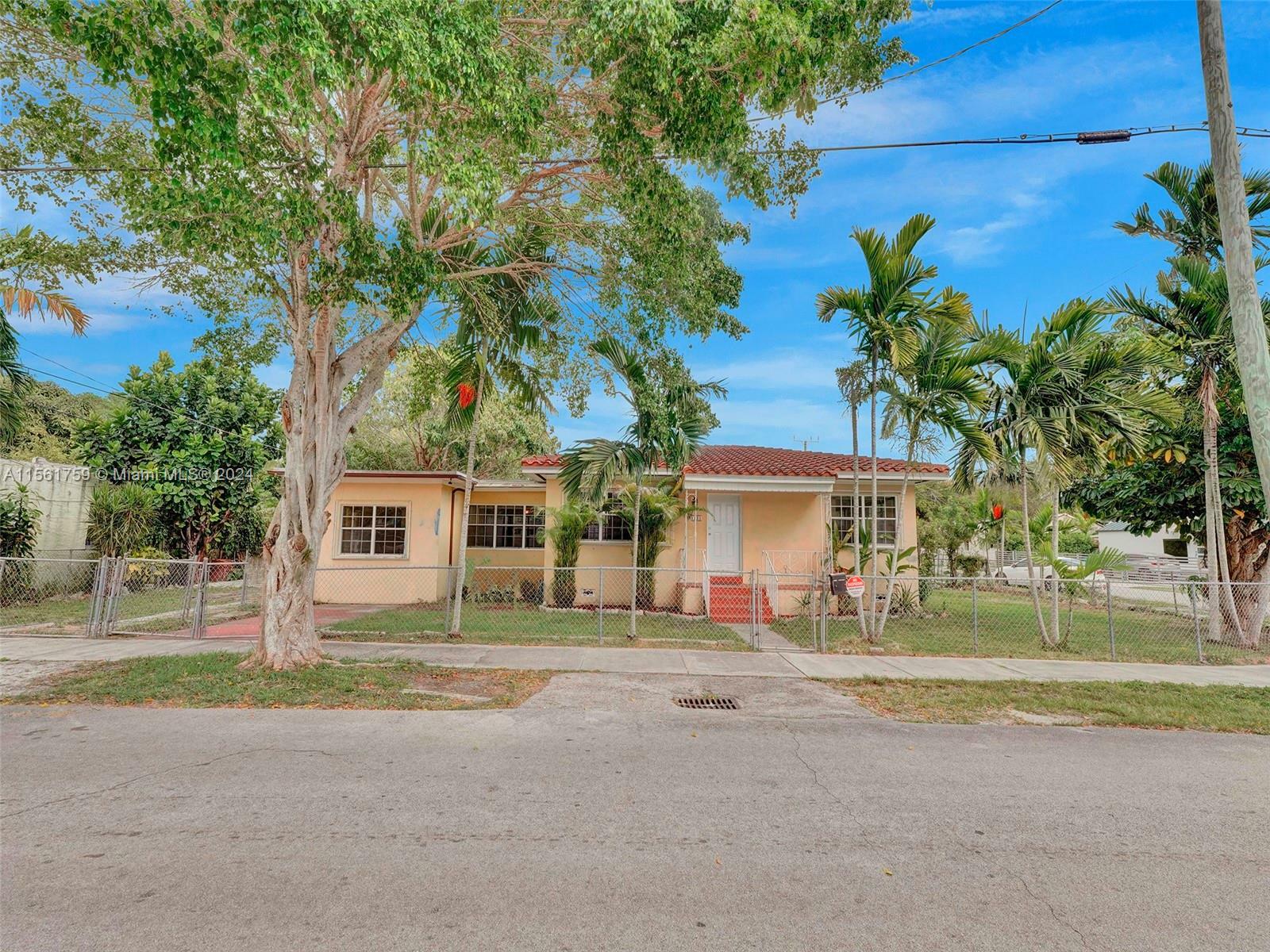 Property Photo:  1121 SW 36th Ave  FL 33135 