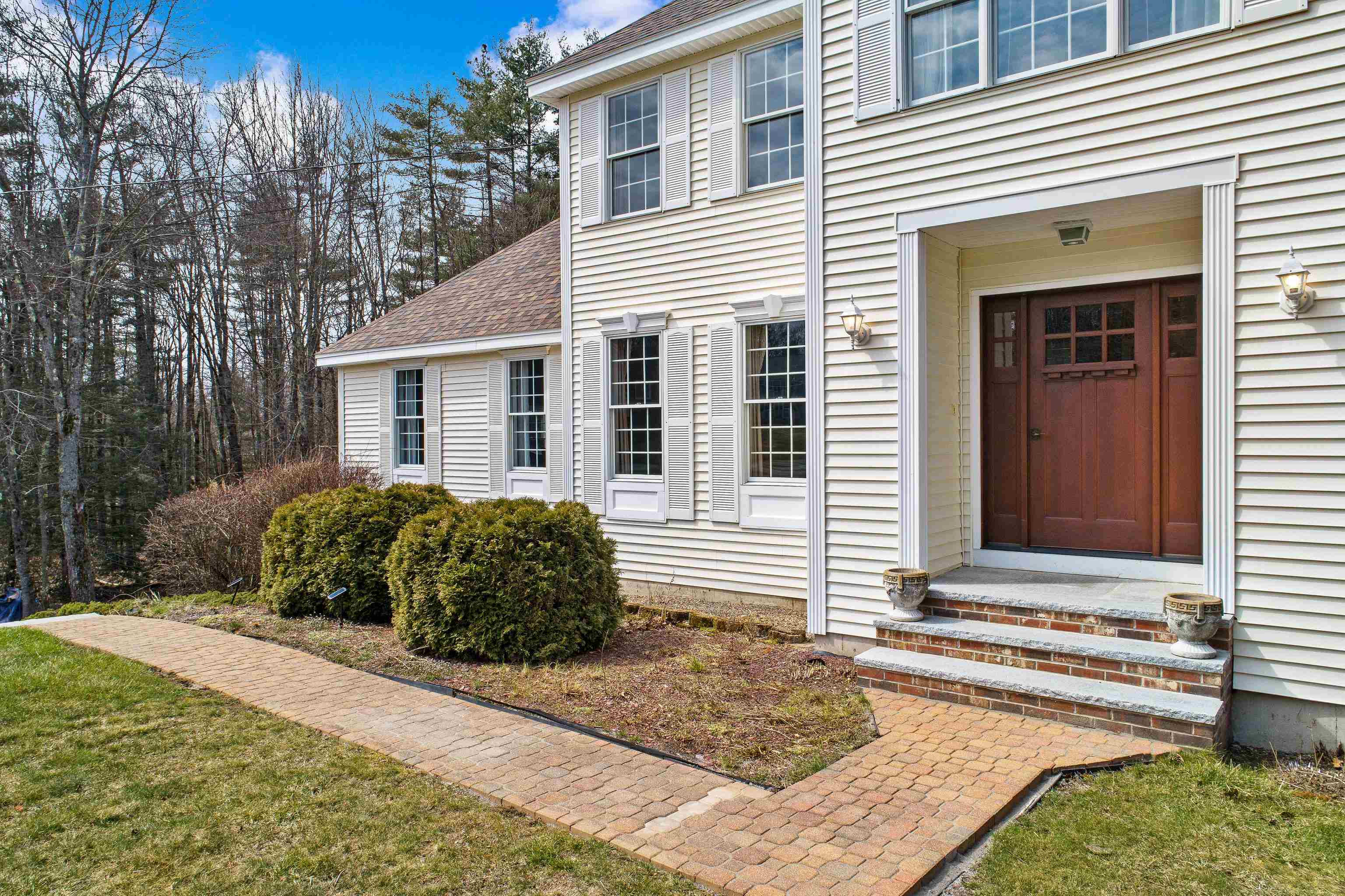 Property Photo:  322 Meadow Fox Lane  NH 03036 