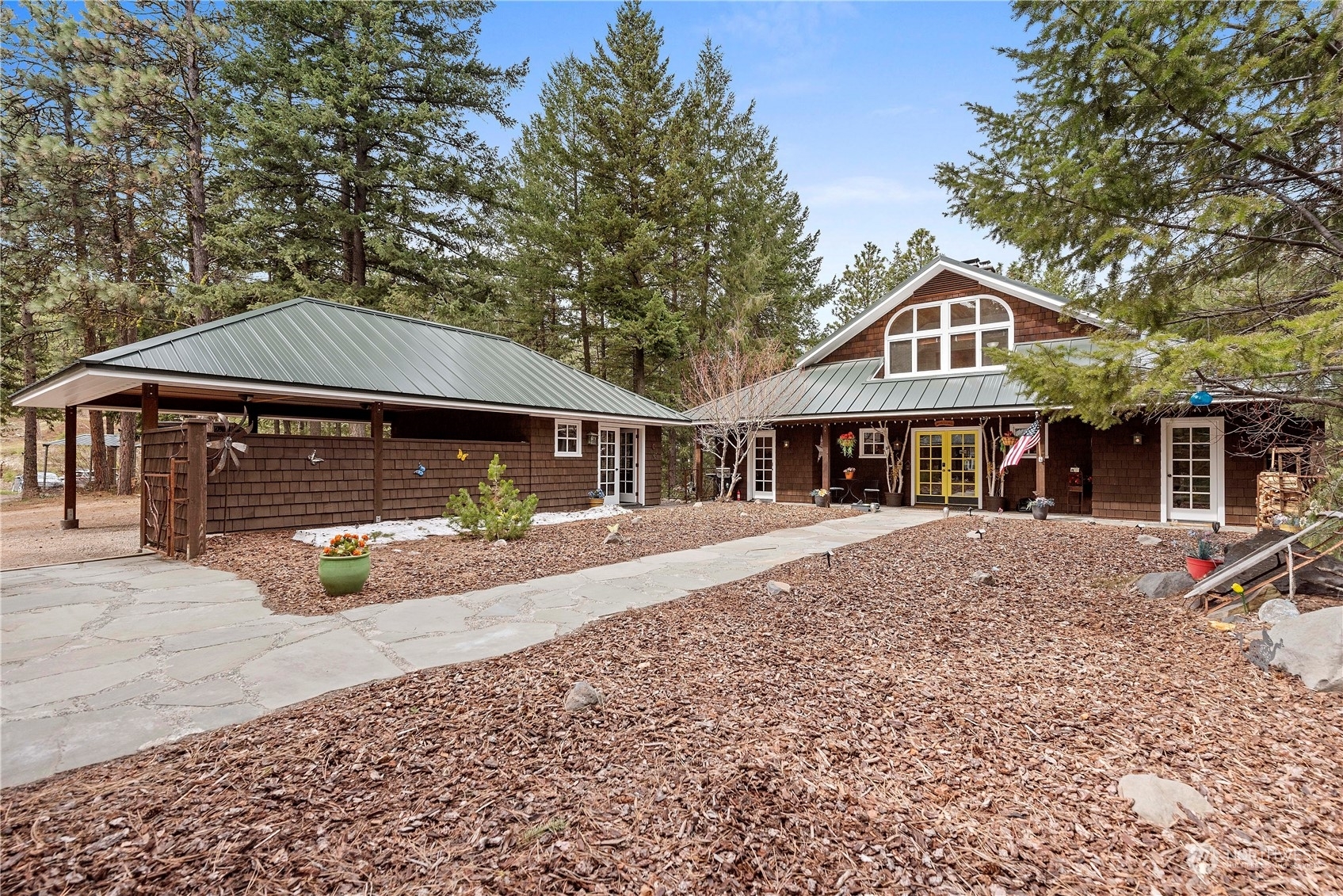 Property Photo:  2820 Mission Ridge Road  WA 98801 