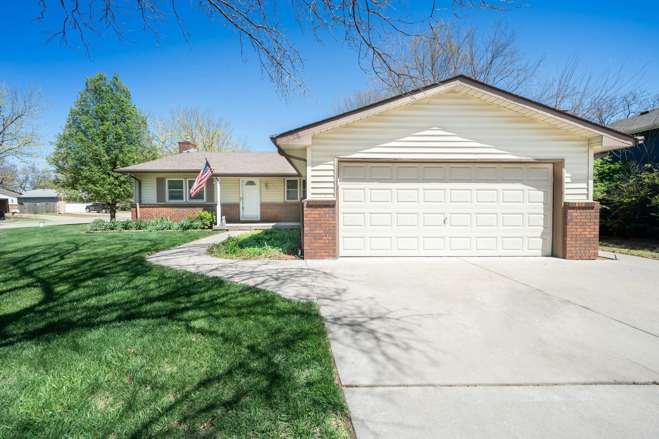 Property Photo:  208 E Derby Hills Dr  KS 67037 