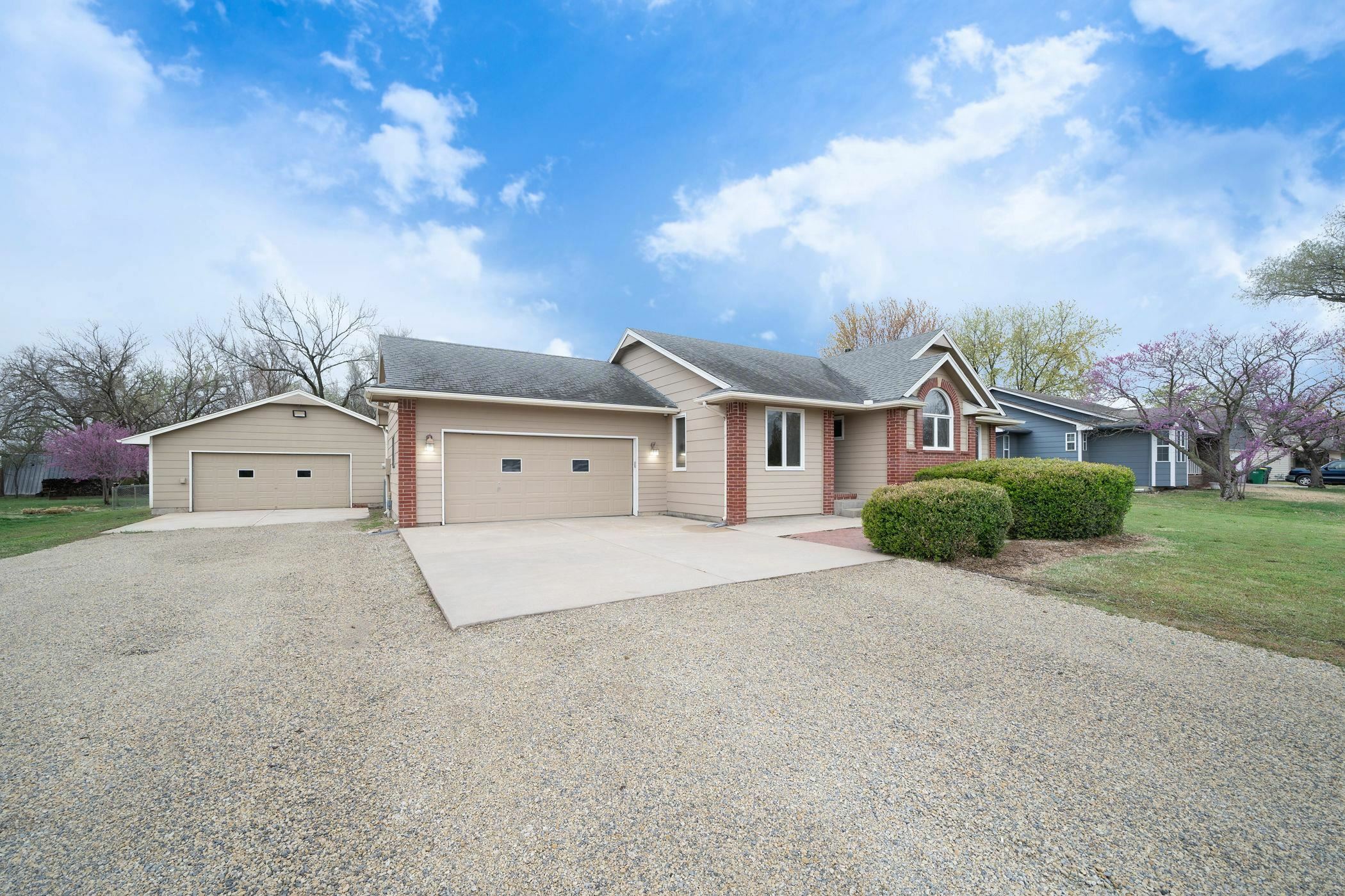 Property Photo:  1601 E 86th St S  KS 67060 