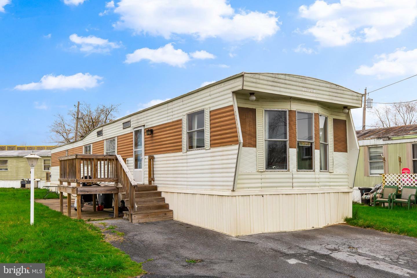 Property Photo: 5 Caravan Court PA 17057