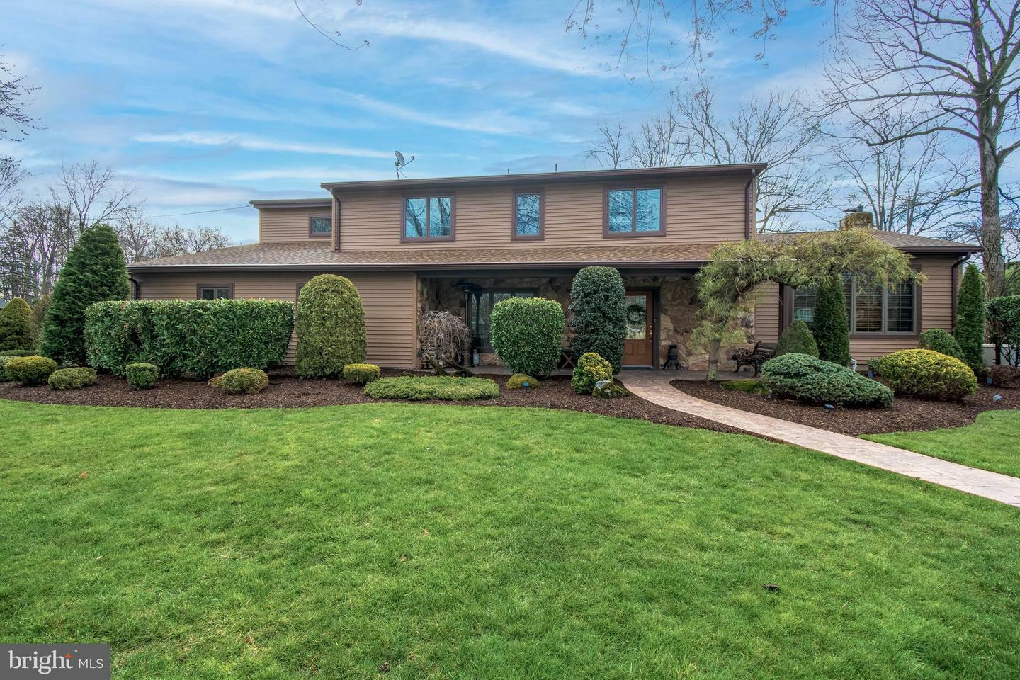 Property Photo: 8 Watson Court NJ 08820