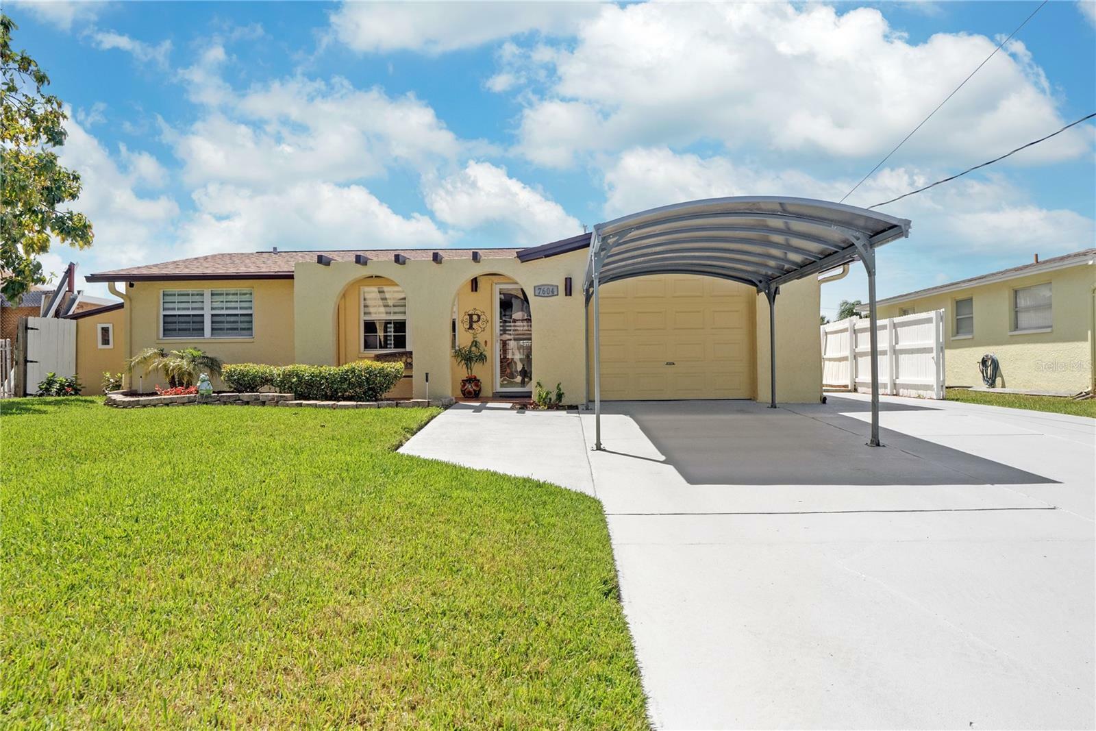 Property Photo:  7604 Hatteras Drive  FL 34667 