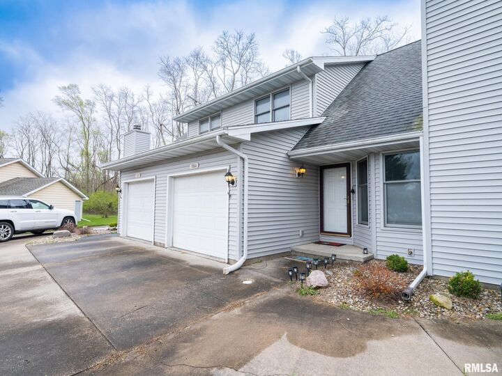 1106 Eisenhower Drive A  Pekin IL 61554 photo