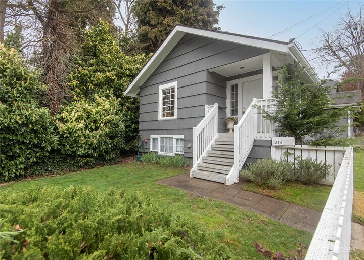 Property Photo: 216 W Smith Street WA 98119