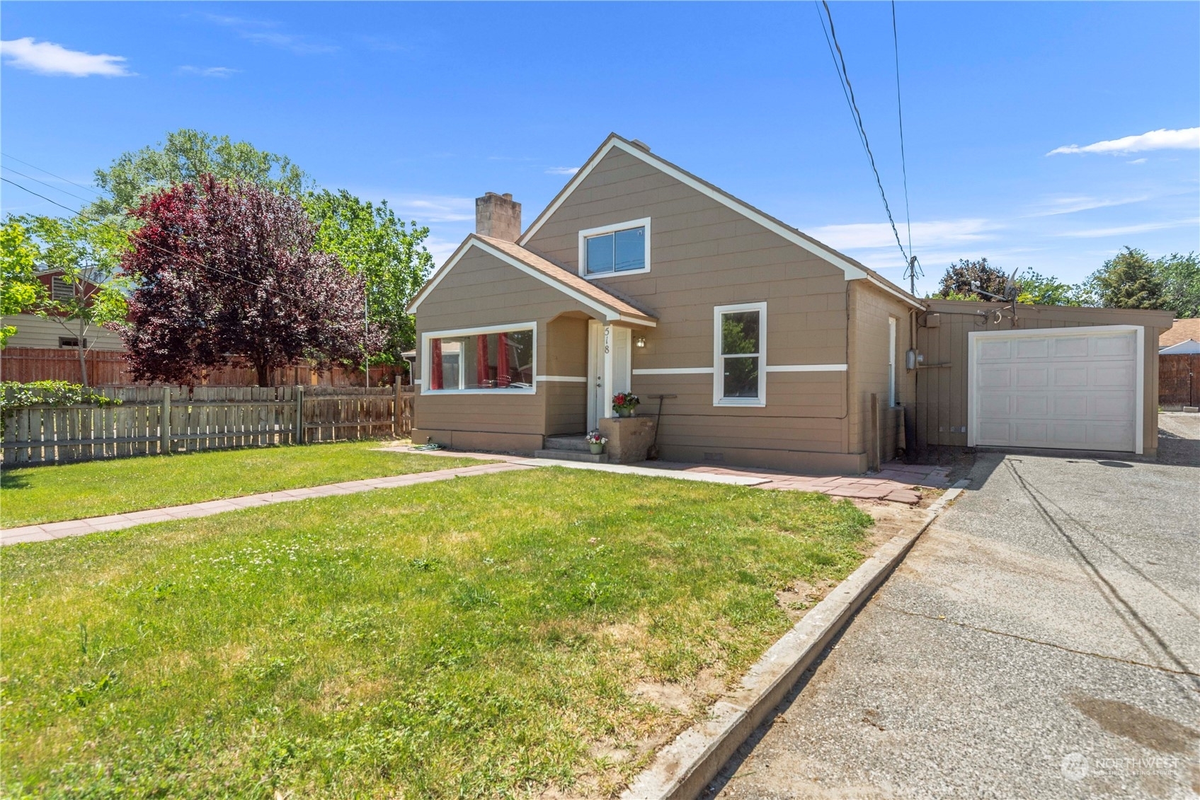 Property Photo:  518 Sunset Avenue  WA 98801 