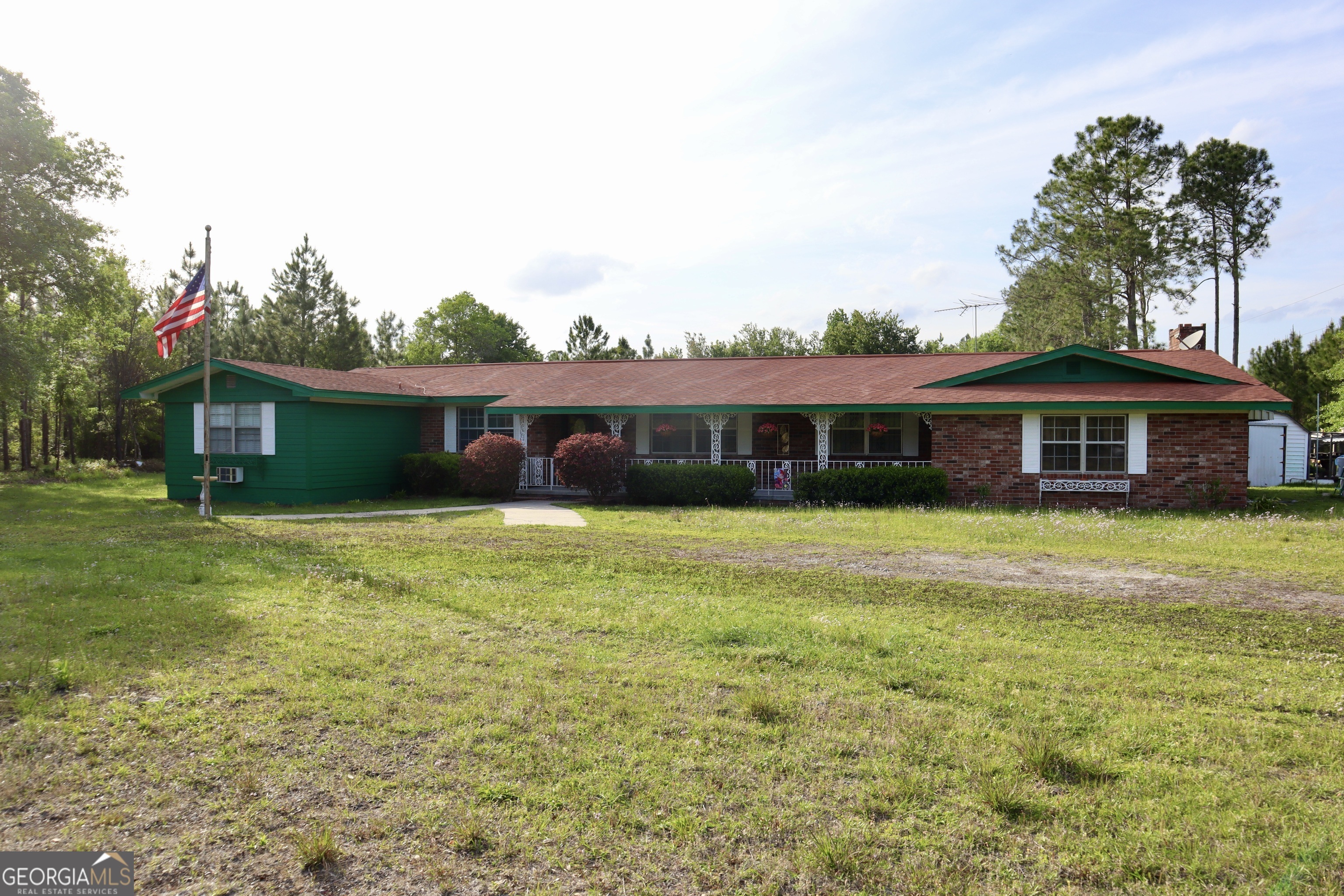 Property Photo:  247 Poplar Avenue  GA 31537 