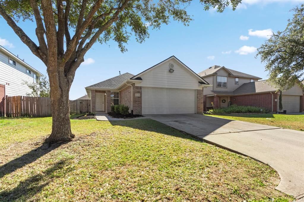 Property Photo: 4402 Plumeria Avenue TX 77521