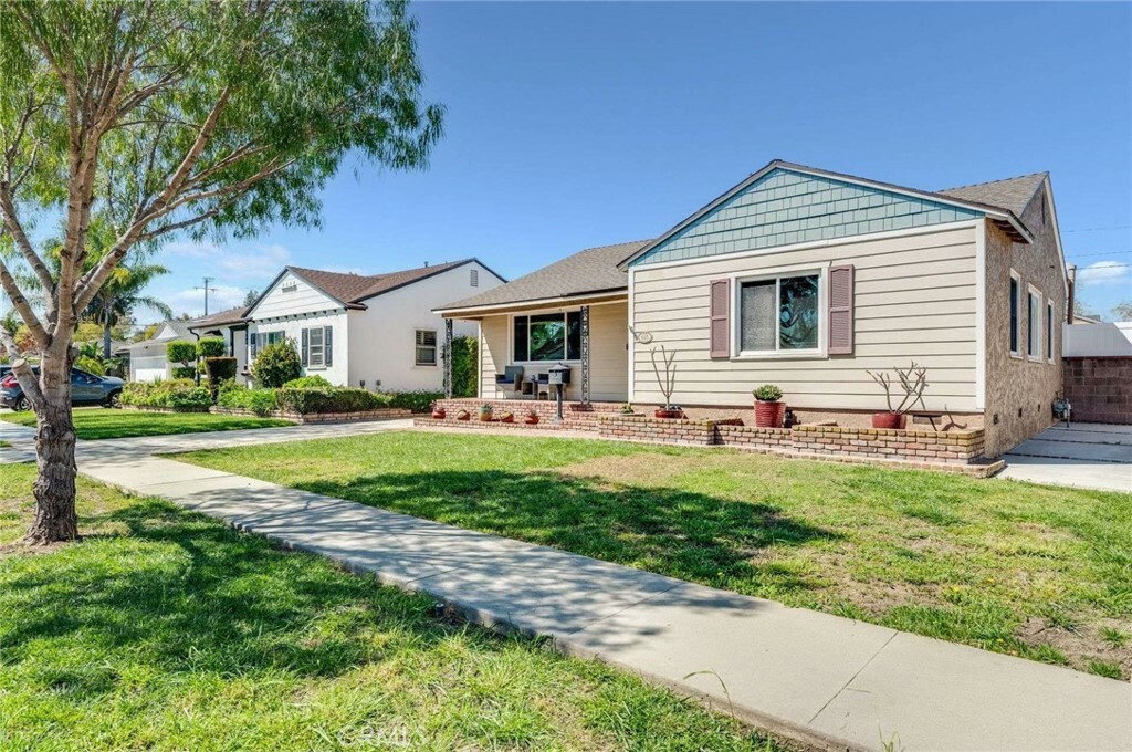 Property Photo:  4125 Iroquois Avenue  CA 90713 