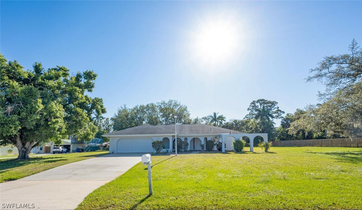 Property Photo:  311 Broadview Drive  FL 33905 