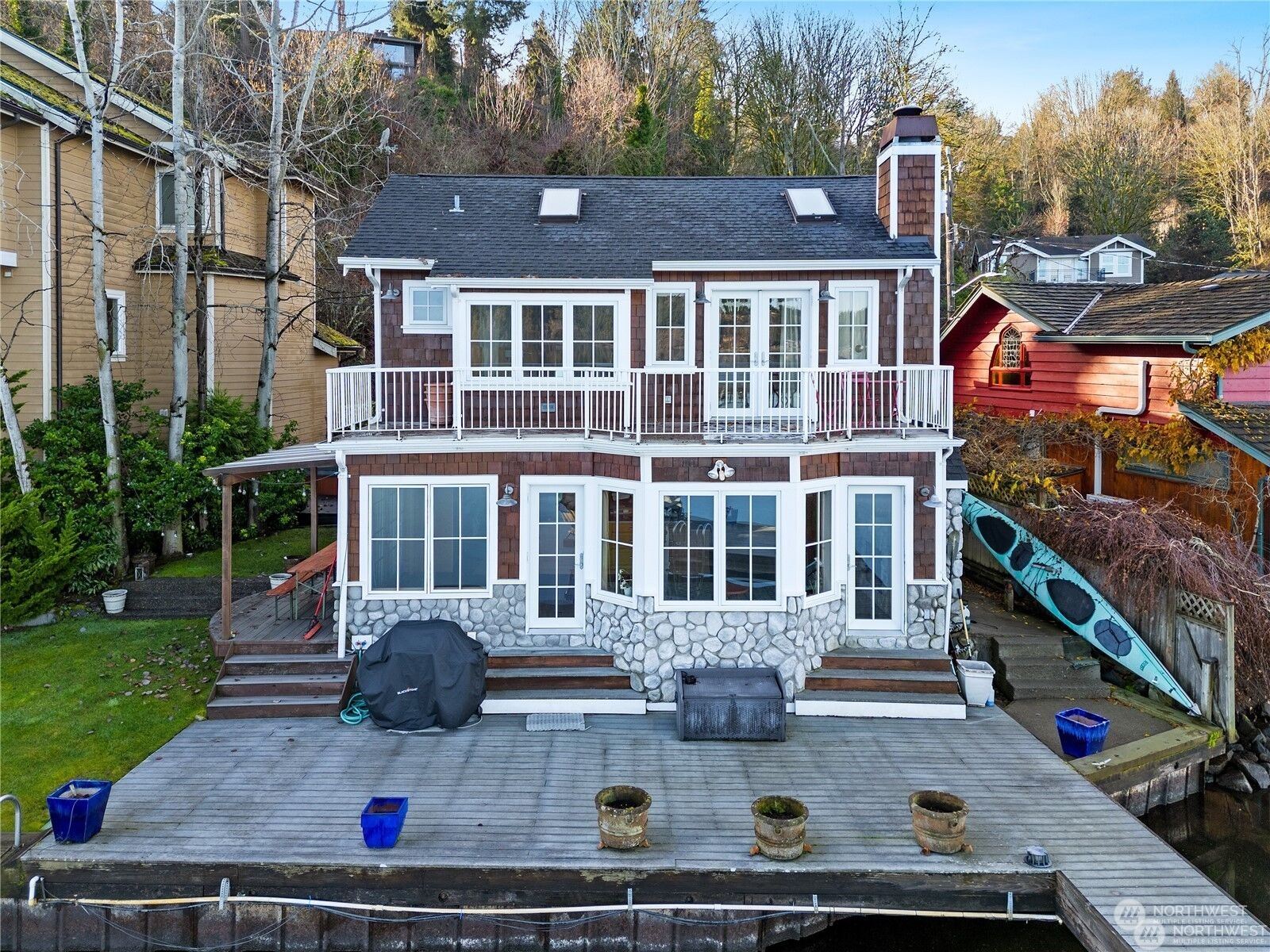 Property Photo: 14060 Edgewater Lane NE WA 98125