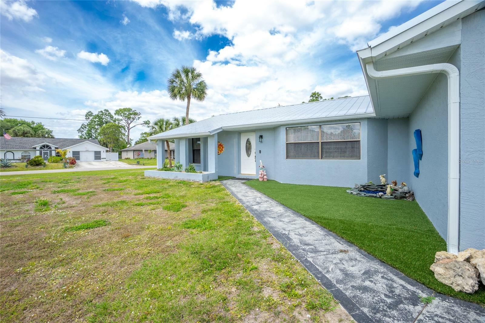 Property Photo:  2888 Shabonne Lane  FL 34286 