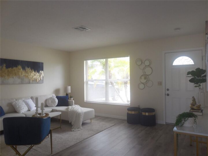 Property Photo: 2811 Indianwood Drive FL 34232