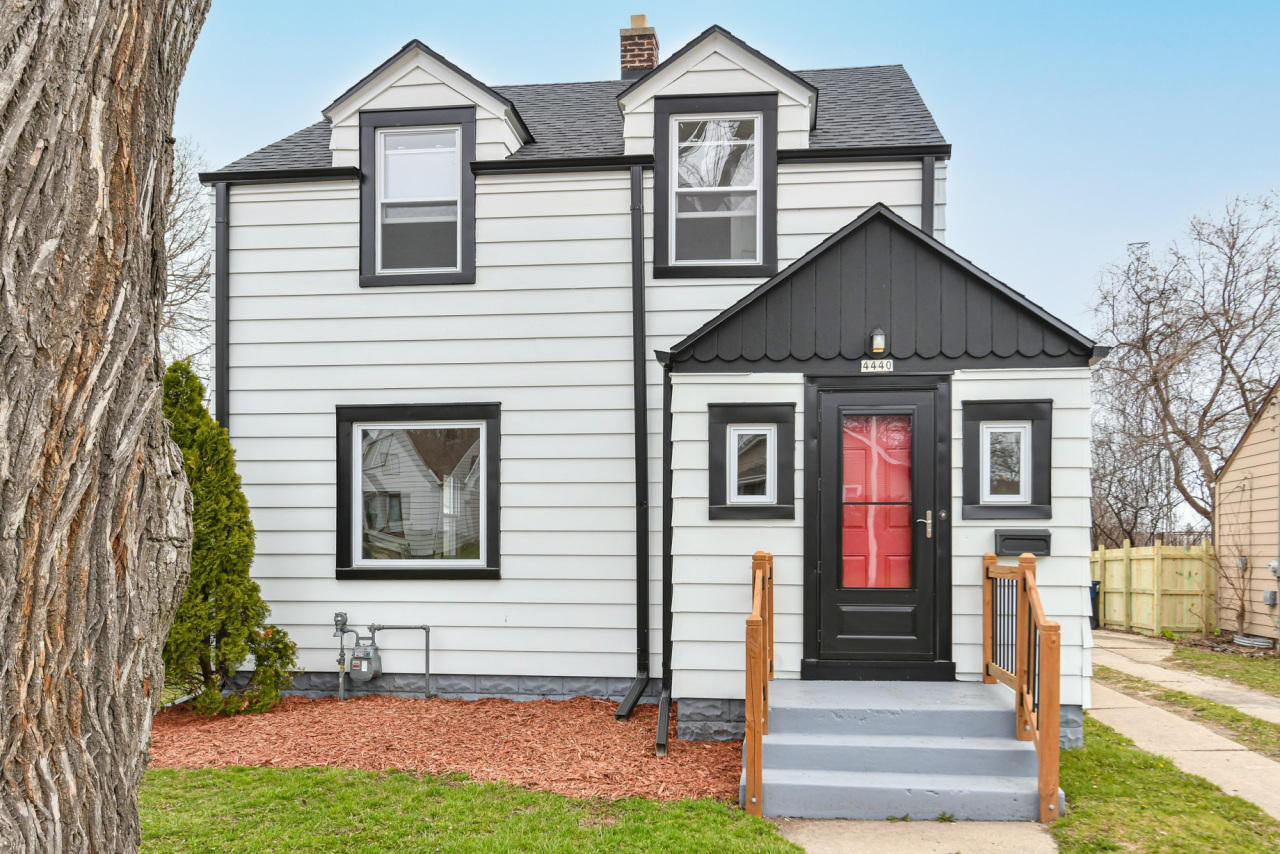 Property Photo: 4440 N Hopkins St WI 53209