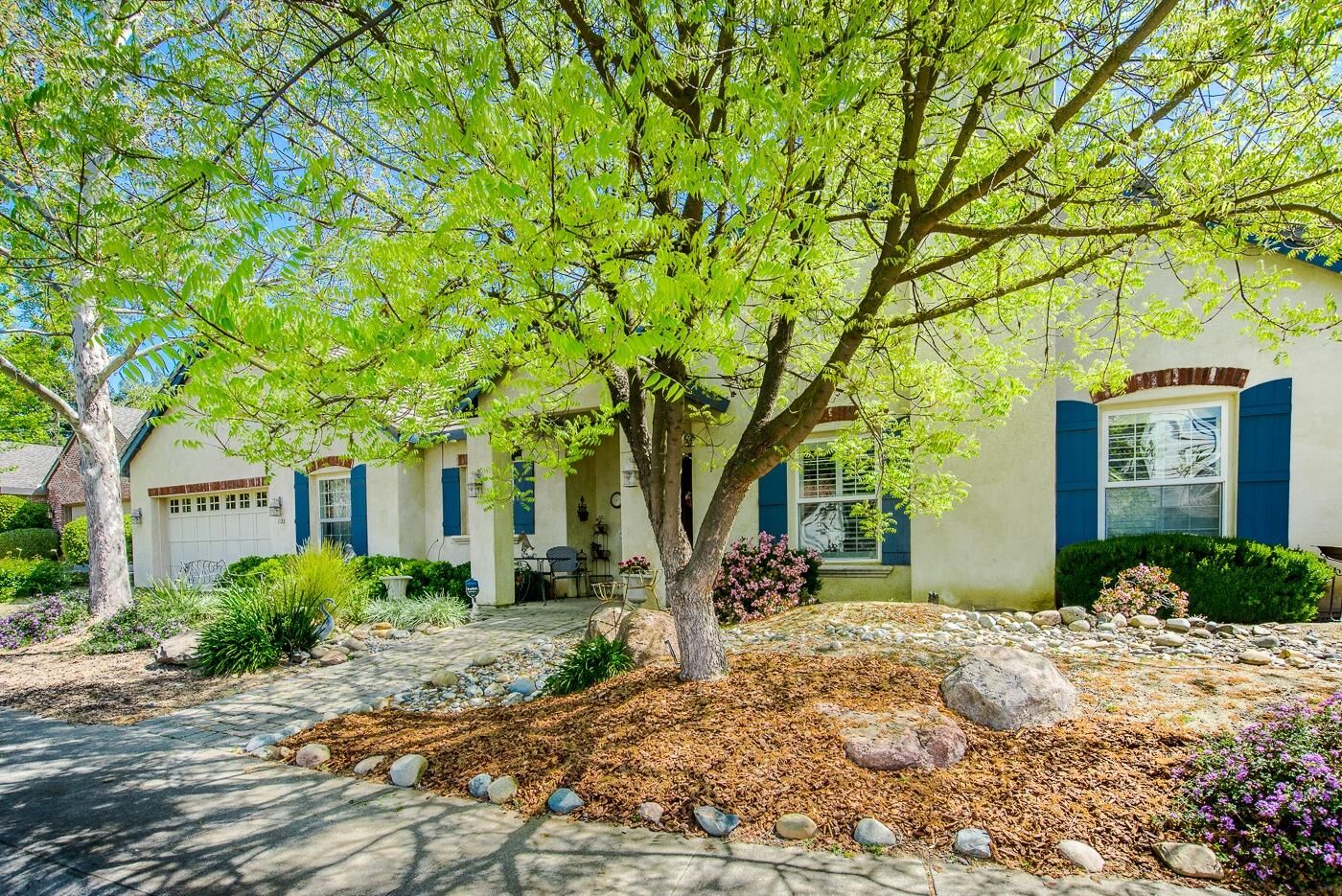 Property Photo:  1122 Deodara Street  CA 95618 