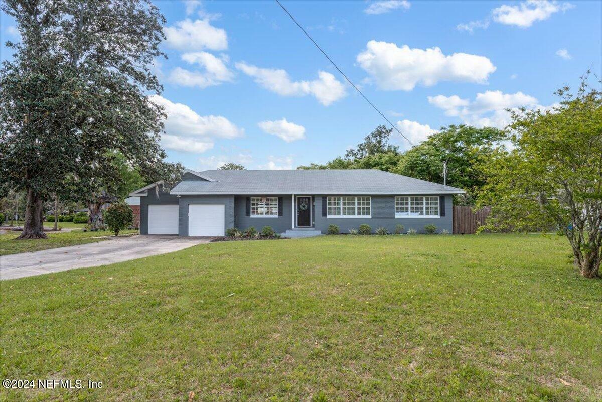 Property Photo: 933 Arlingwood Avenue FL 32211