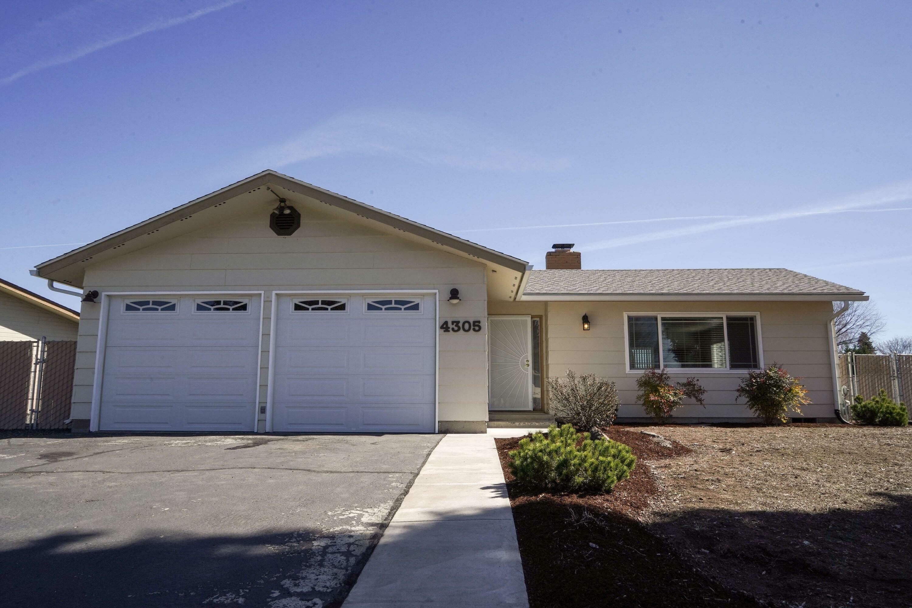 Property Photo:  4305 Lombard Drive  OR 97603 