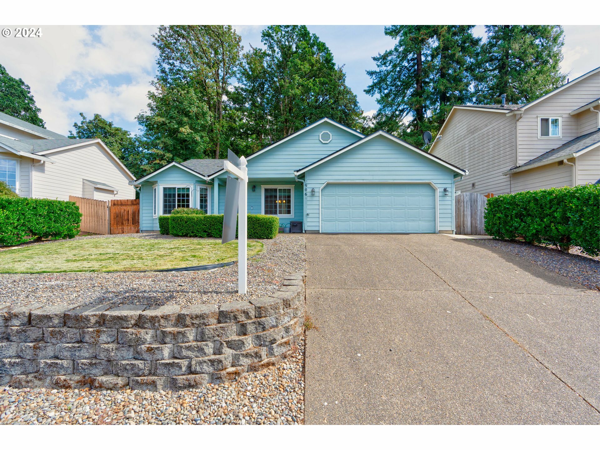 Property Photo:  906 Sunset Ridge Dr  WA 98671 