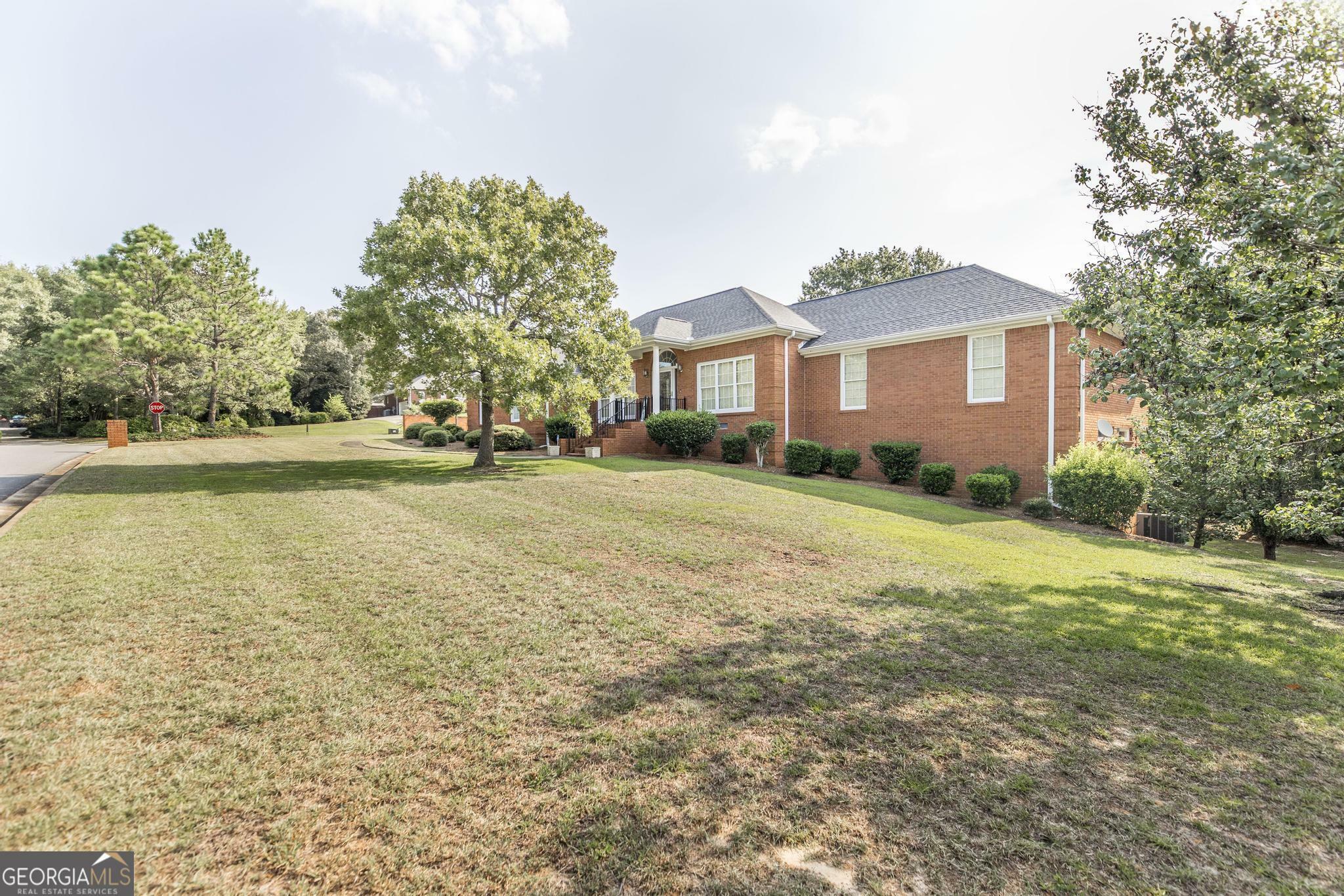 Property Photo:  322 Briarmoor  GA 31088 