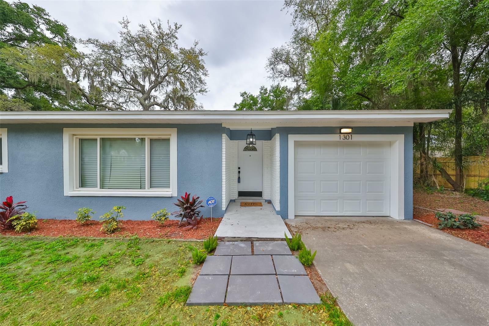 Property Photo:  1301 Shady Lane Drive  FL 33510 