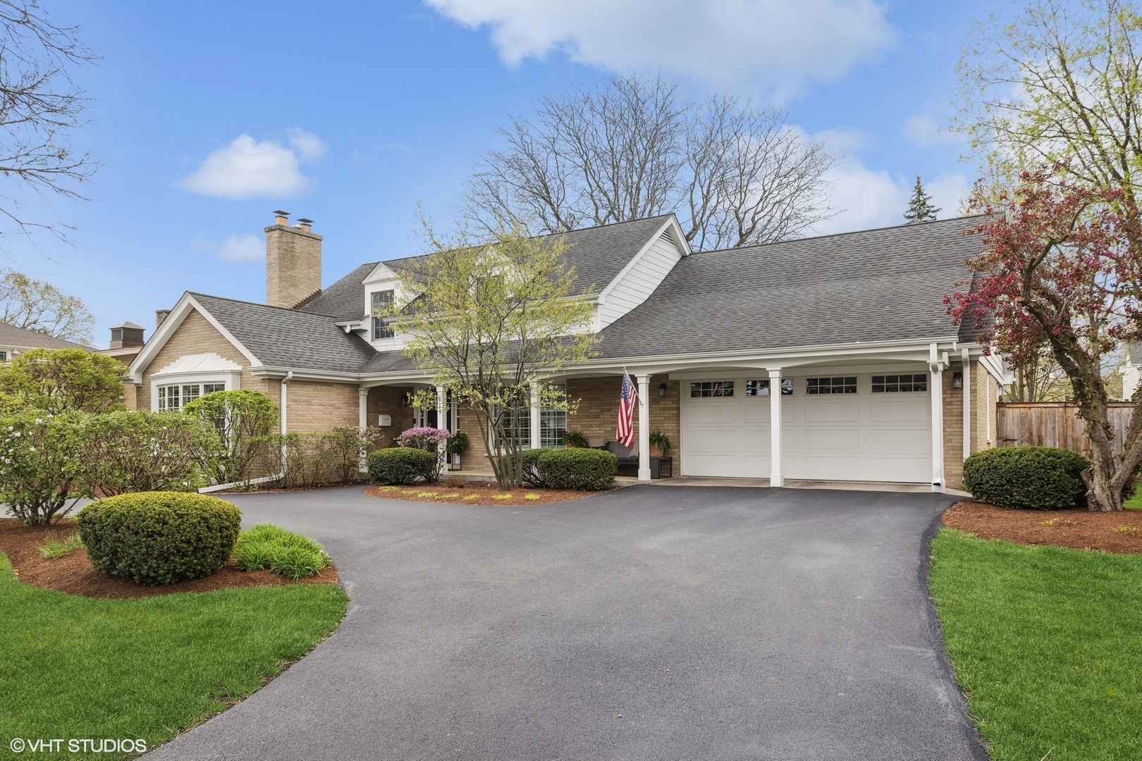 Property Photo: 619 Courtland Circle IL 60558