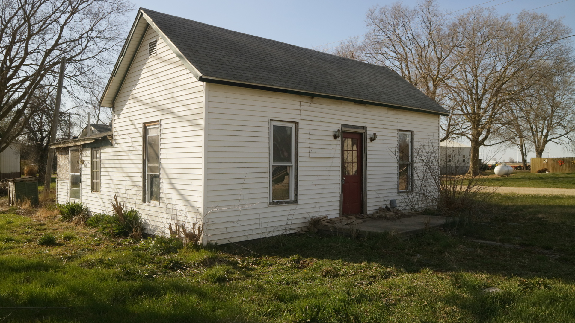 Property Photo:  109 Logan Street  IL 62541 