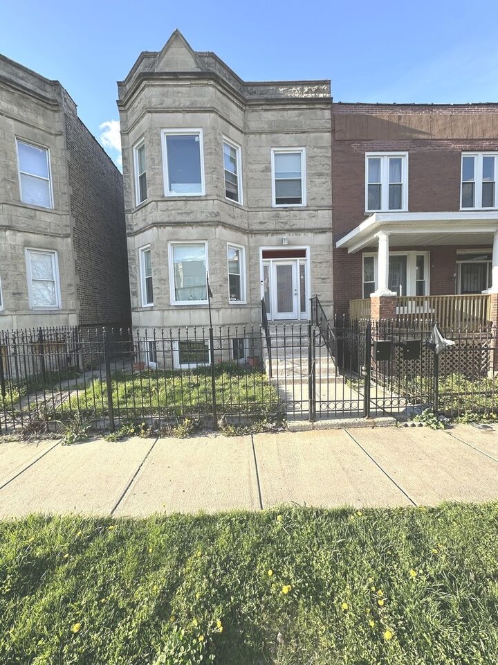 Property Photo: 4424 W Congress Parkway IL 60624