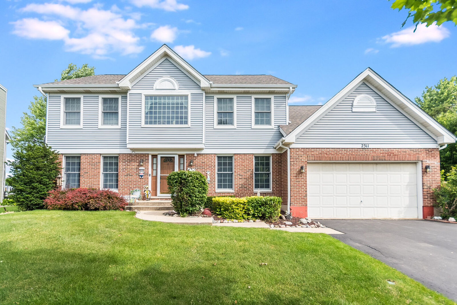 Property Photo:  2311 Apple Hill Lane  IL 60506 