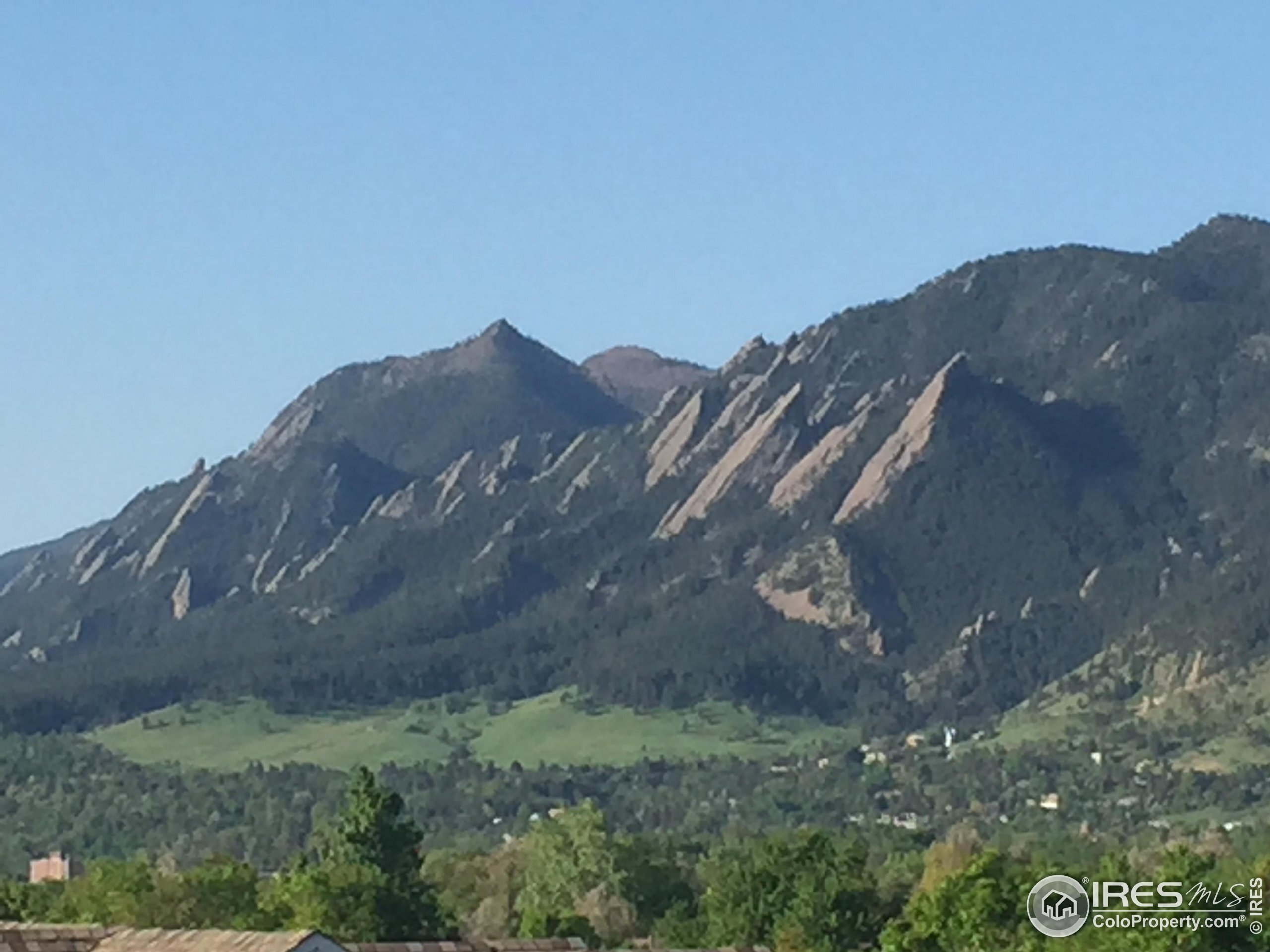Property Photo: 3880 Cloverleaf Dr CO 80304