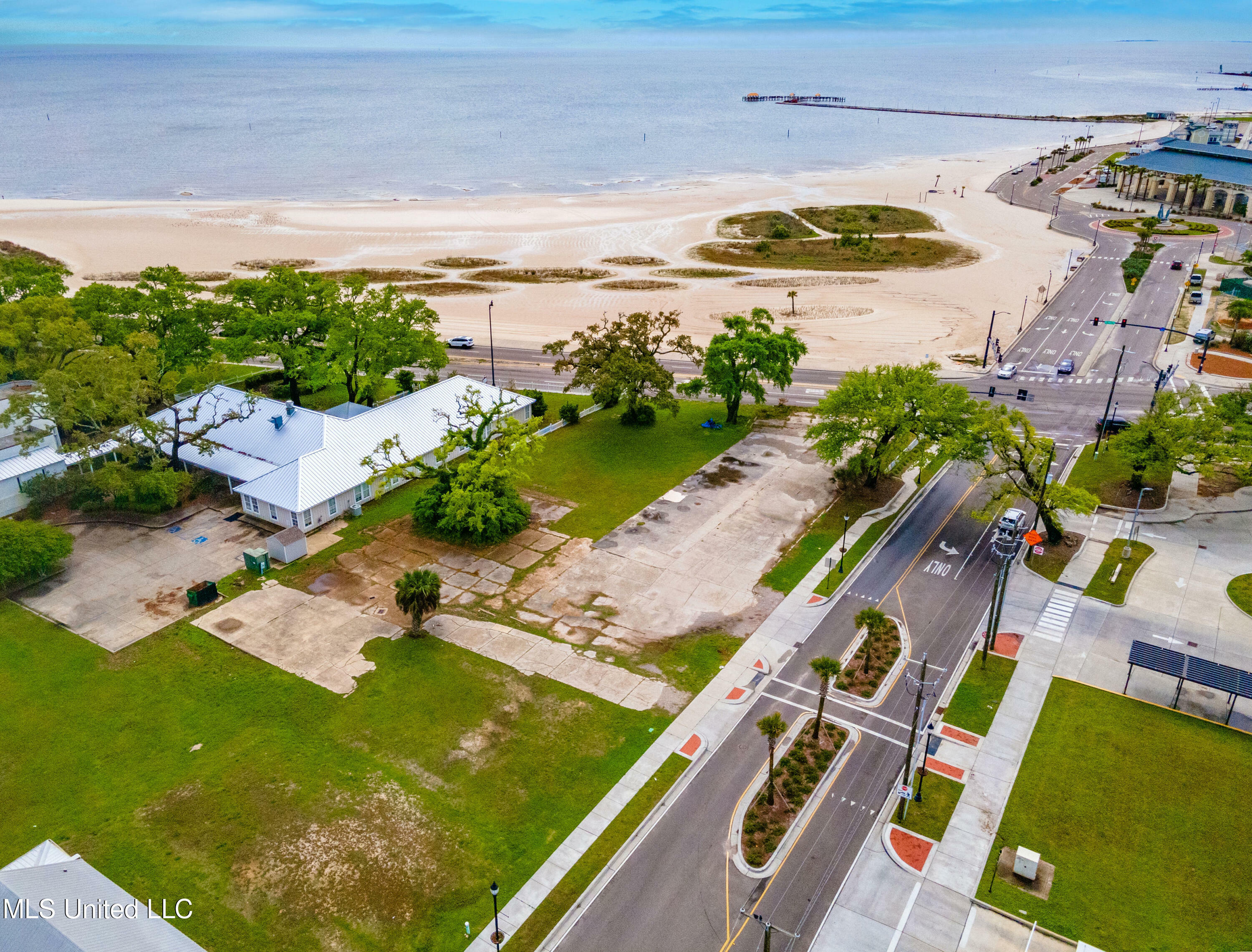 Property Photo:  1940 E Beach Boulevard  MS 39501 