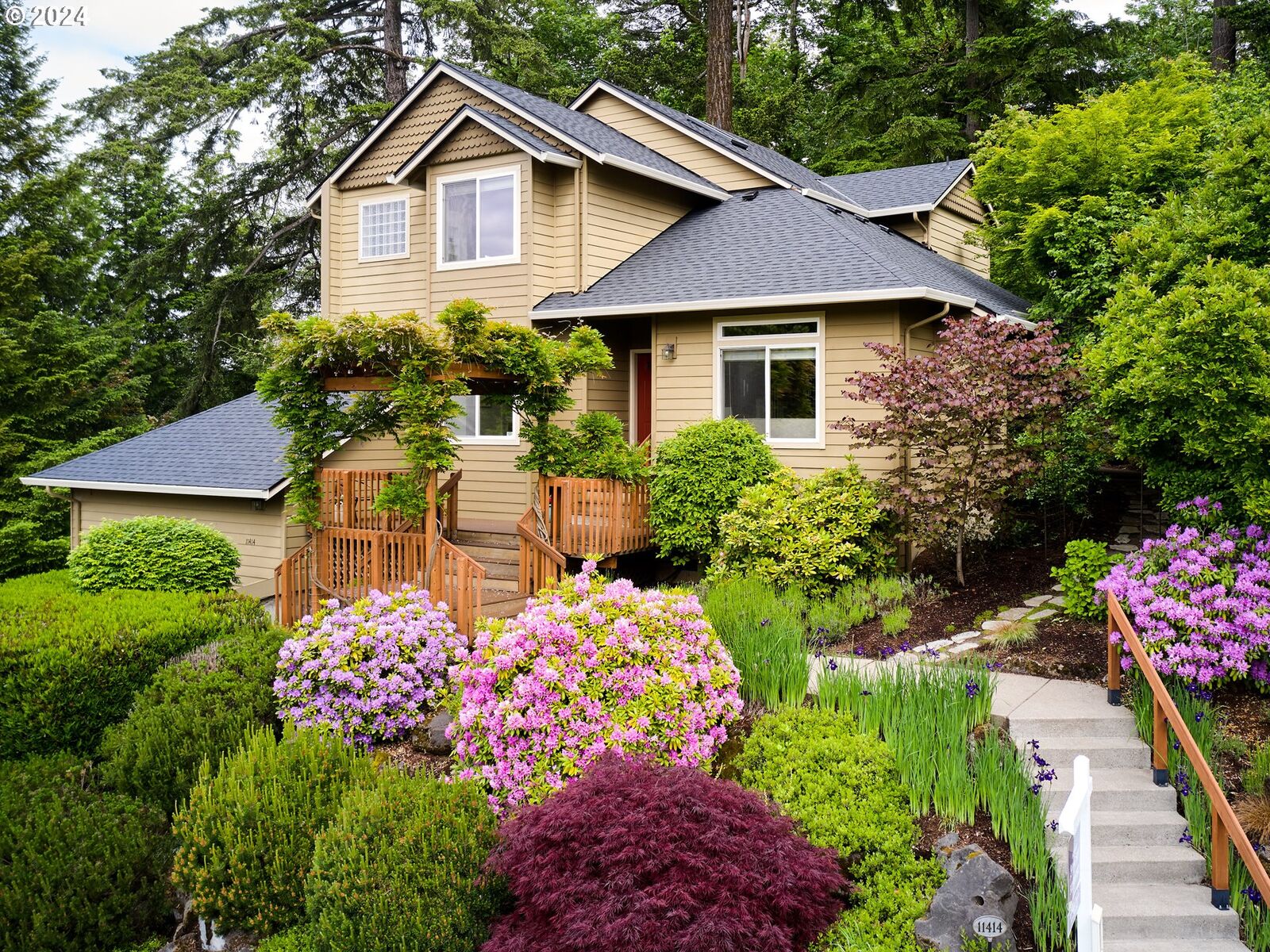 Property Photo:  11414 SW 27th Ave  OR 97219 