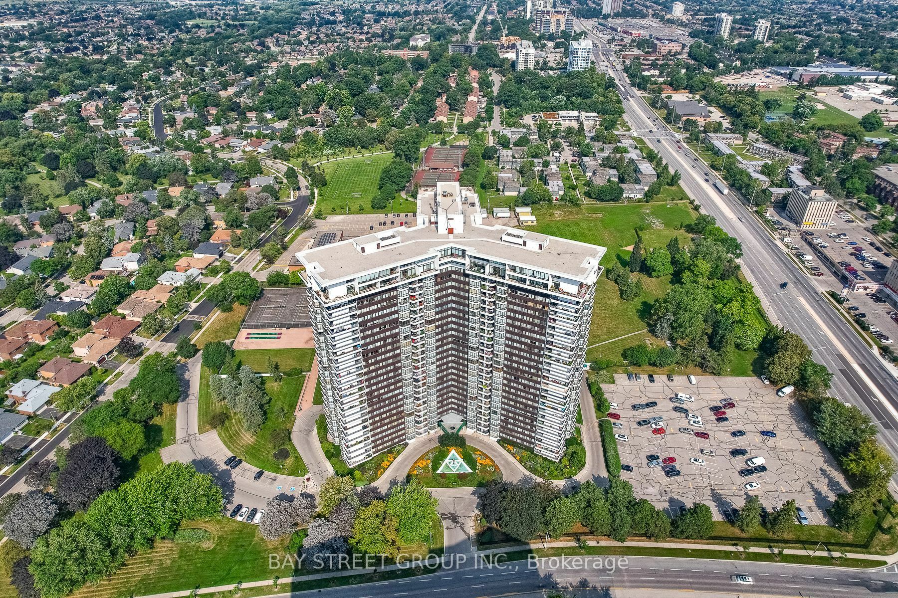 Property Photo:  1333 Bloor St N 1710  ON L4Y 3T6 