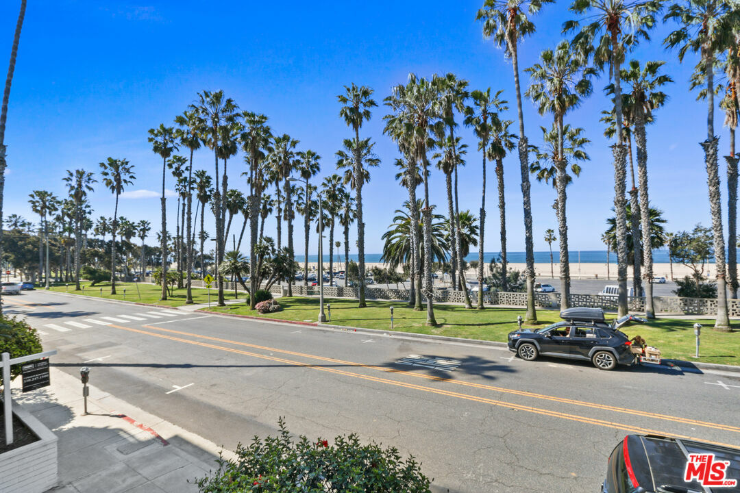 Property Photo:  2221   Ocean Ave 101  CA 90405 