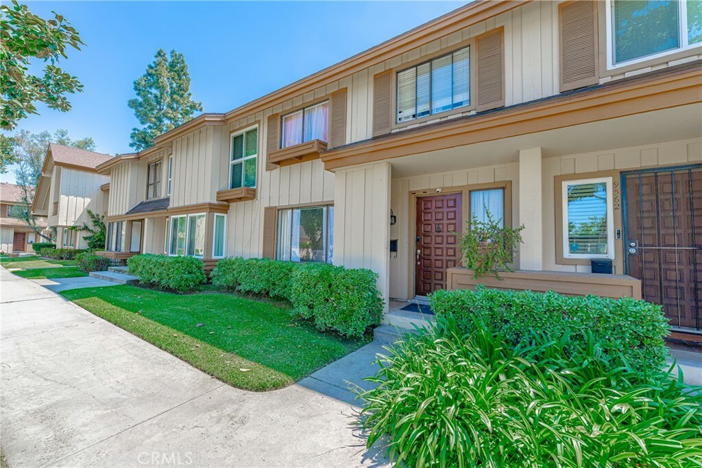 Property Photo: 9560 Karmont Avenue CA 90280
