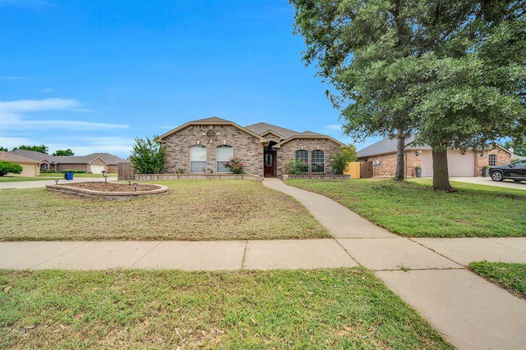 Property Photo: 101 Bullava Court TX 76036