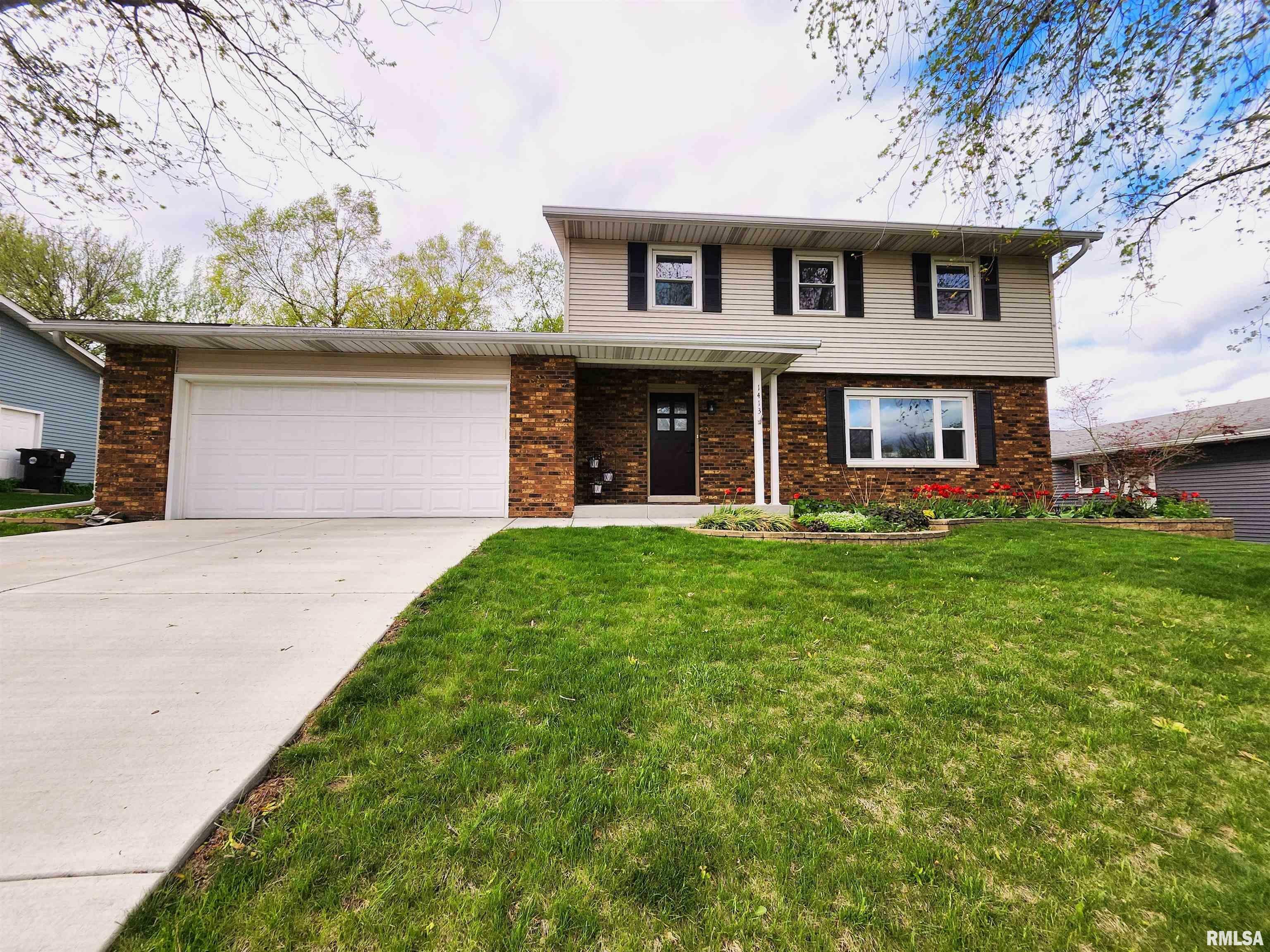 Property Photo:  1413 W Queens Court Road  IL 61614 