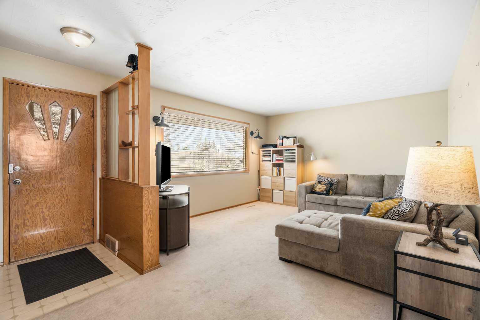 Property Photo:  92 Westminster Drive SW  AB T3C 2T1 