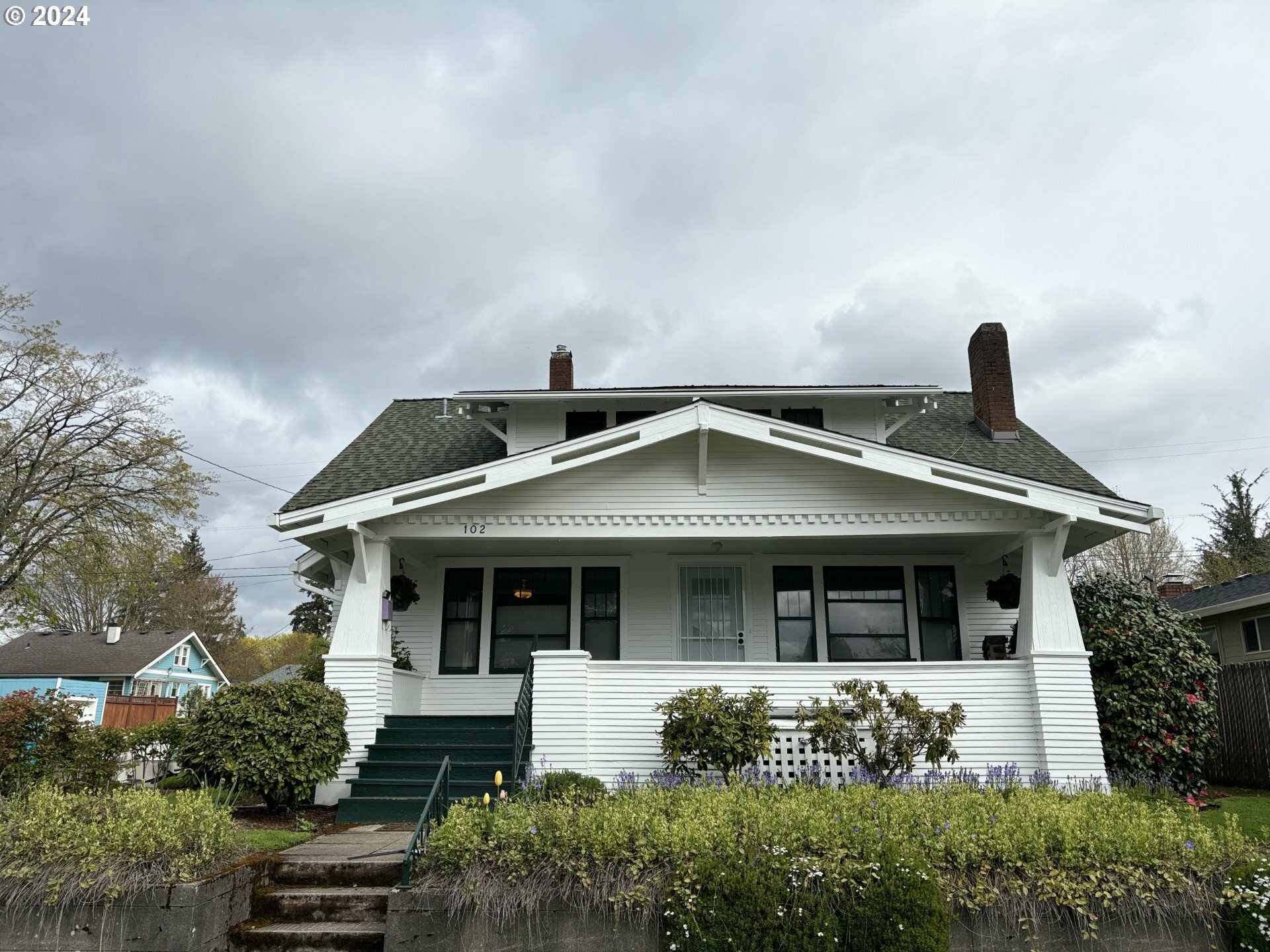 Property Photo:  102 E 31st St  WA 98663 