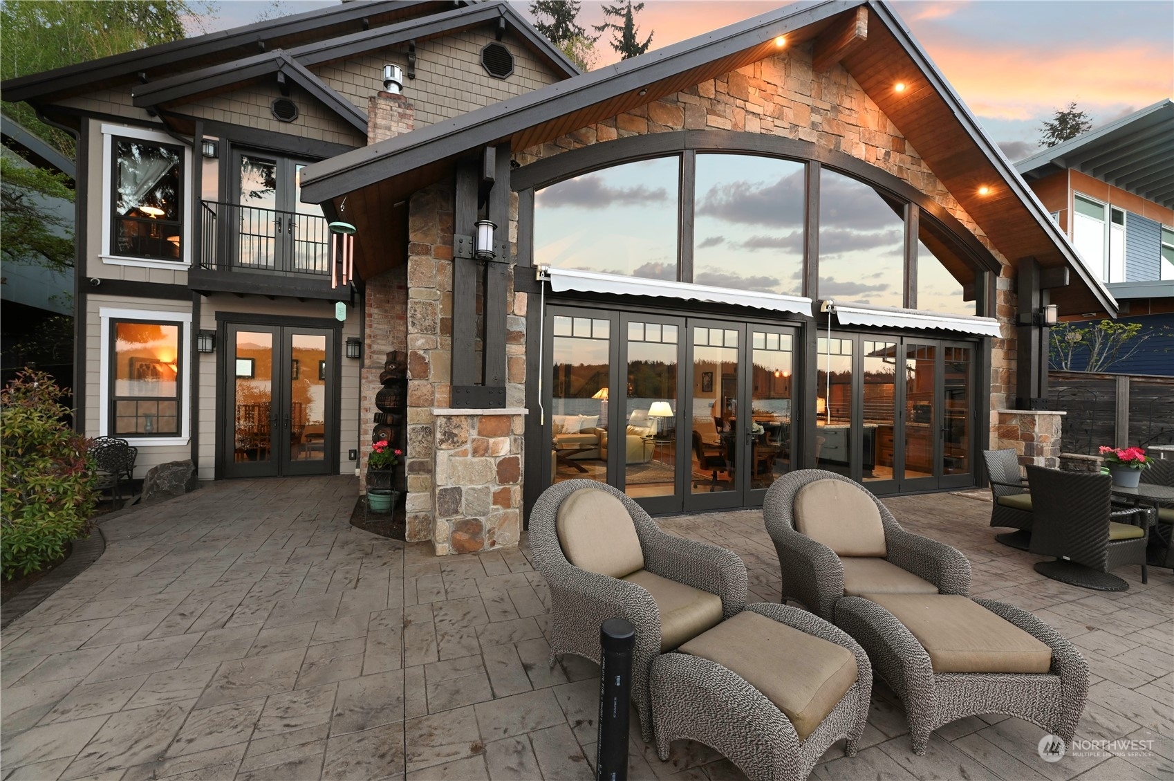 Property Photo: 13218 Riviera Pl NE WA 98125
