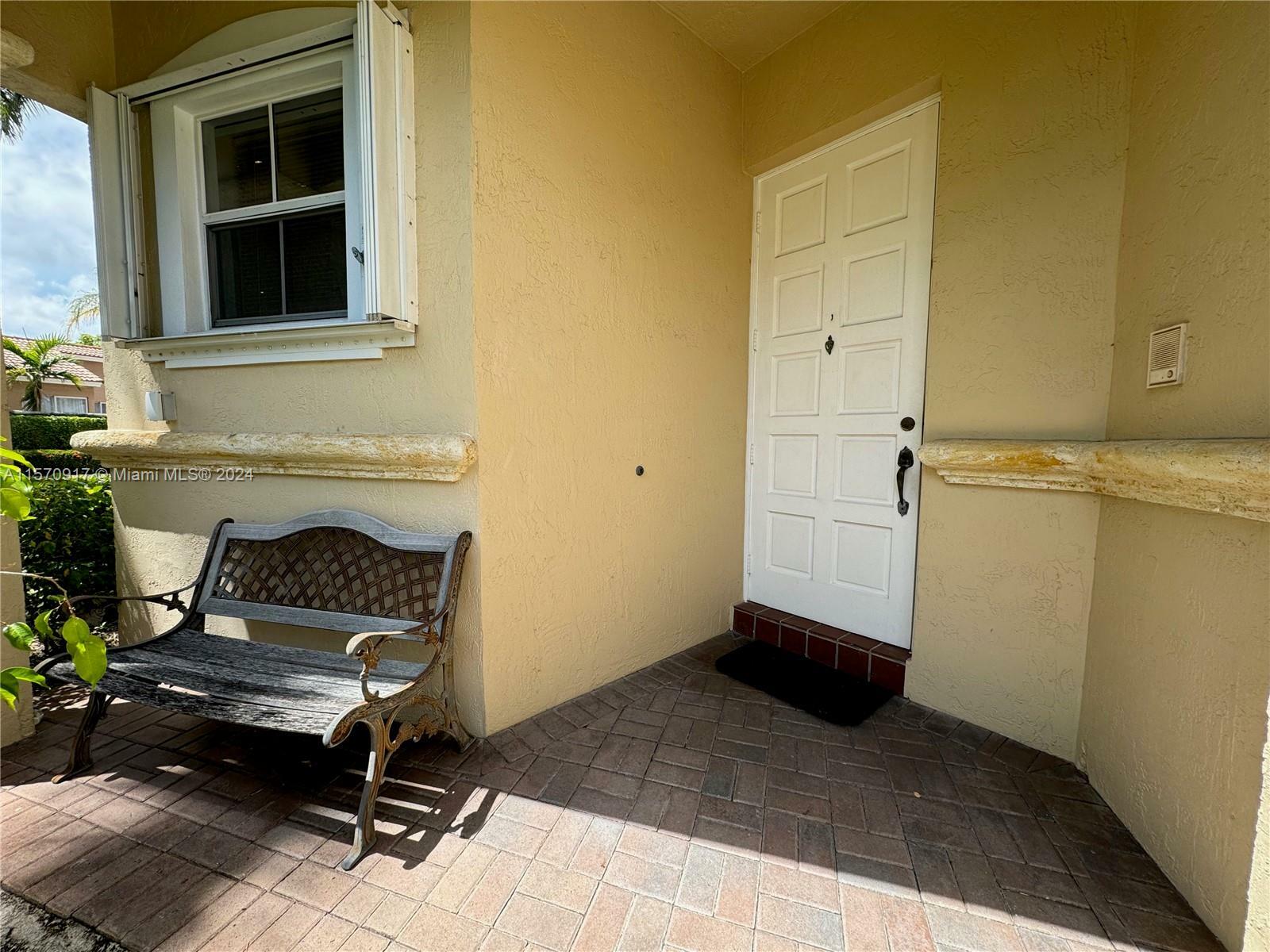 Property Photo:  1095 Scarlet Oak St  FL 33019 