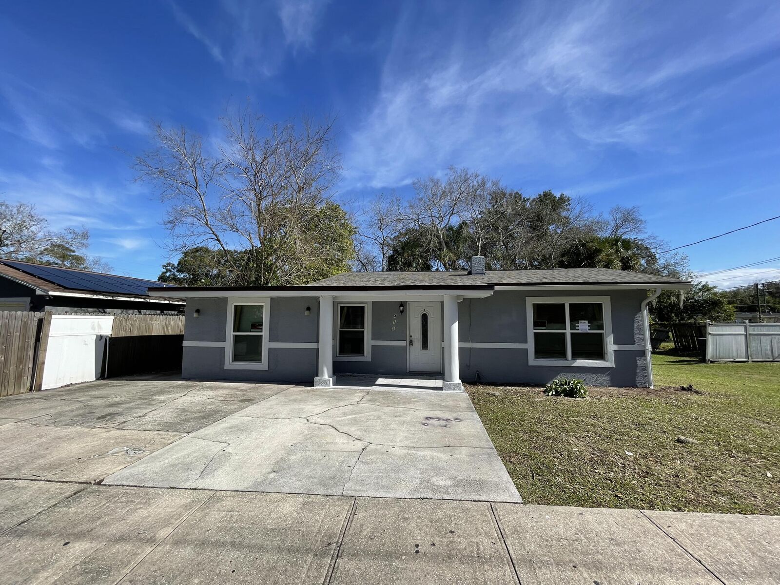 Property Photo: 415 S Robbins Avenue FL 32796