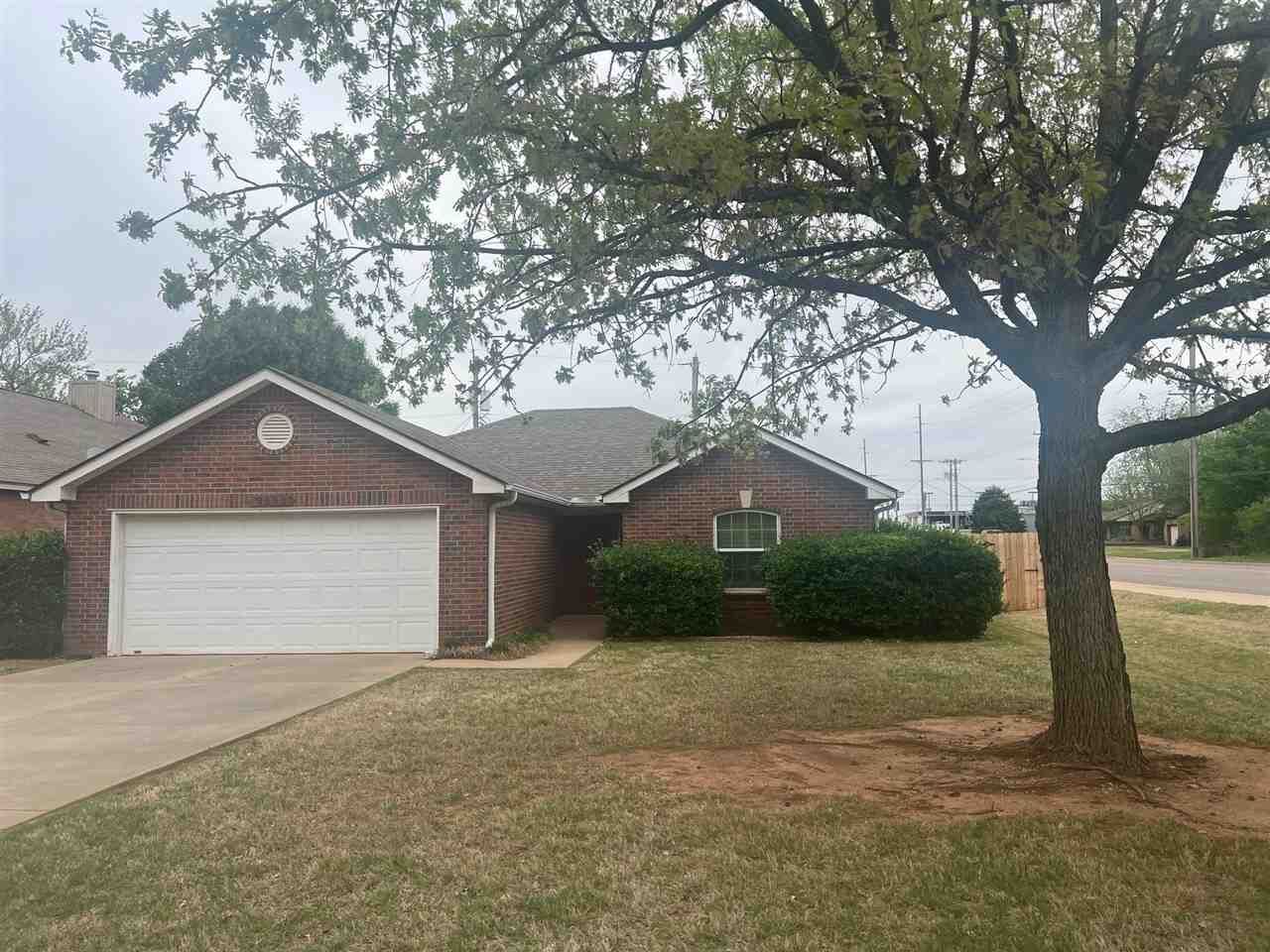 Property Photo: 2303 N Monroe OK 74075